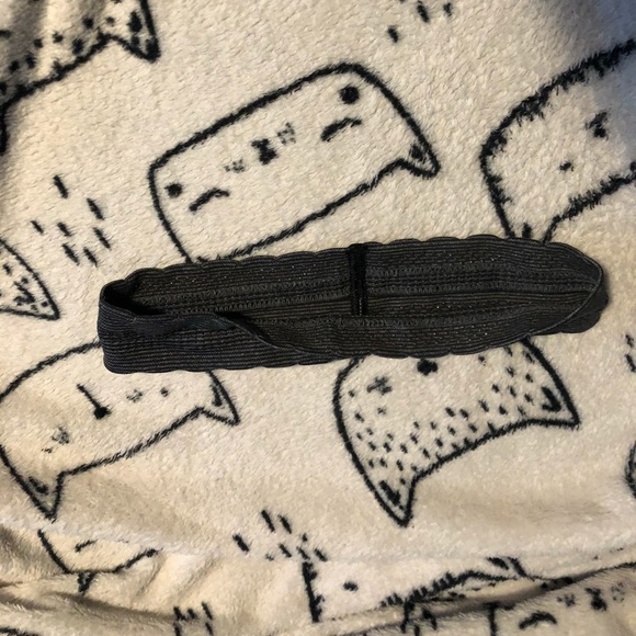 Black Lulu Lemon head band 24.5 cm long - Picture 3 of 4